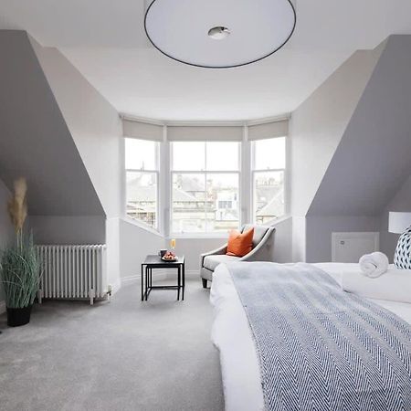 Dragon Suites - City Centre Castle View 1 Bed Apartment エディンバラ エクステリア 写真