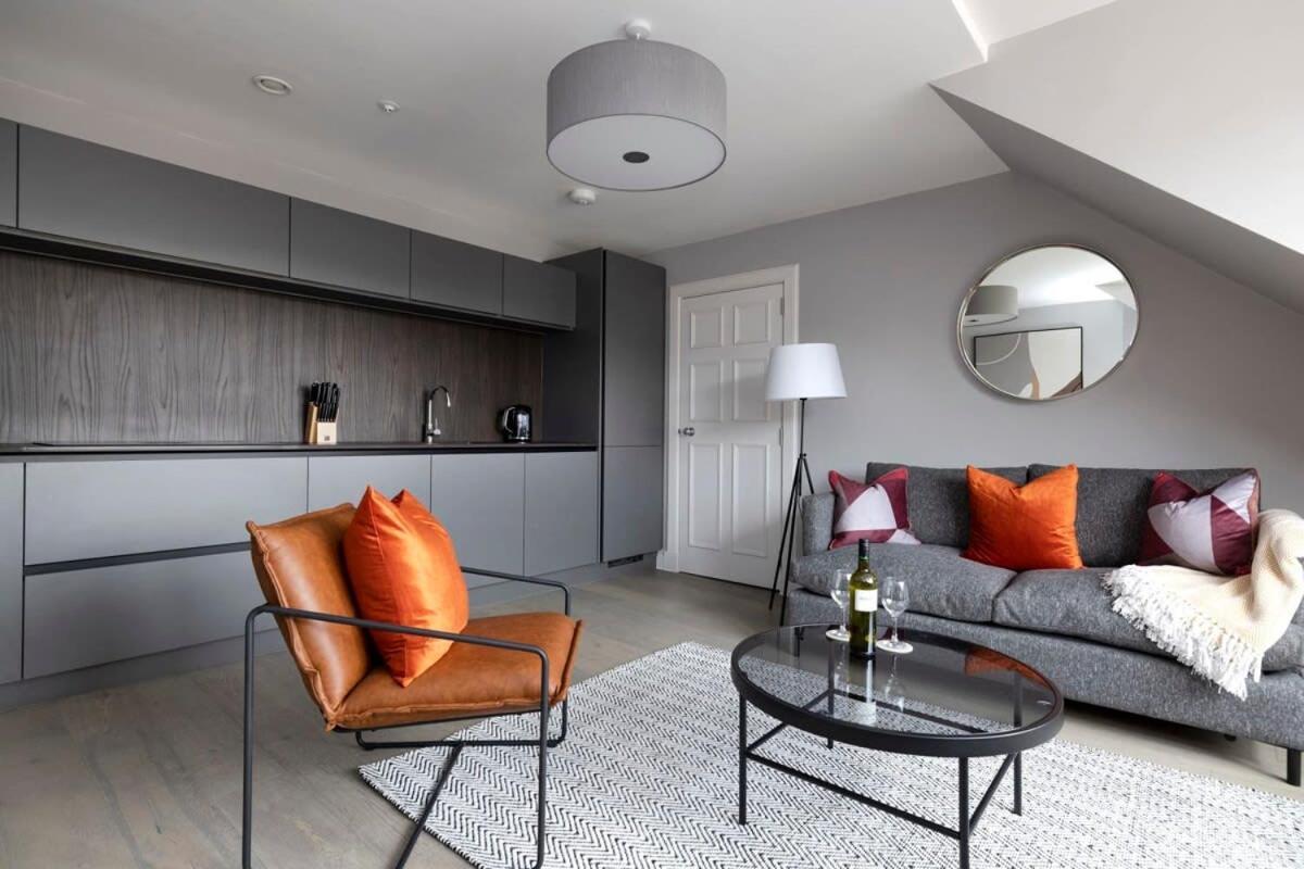 Dragon Suites - City Centre Castle View 1 Bed Apartment エディンバラ エクステリア 写真