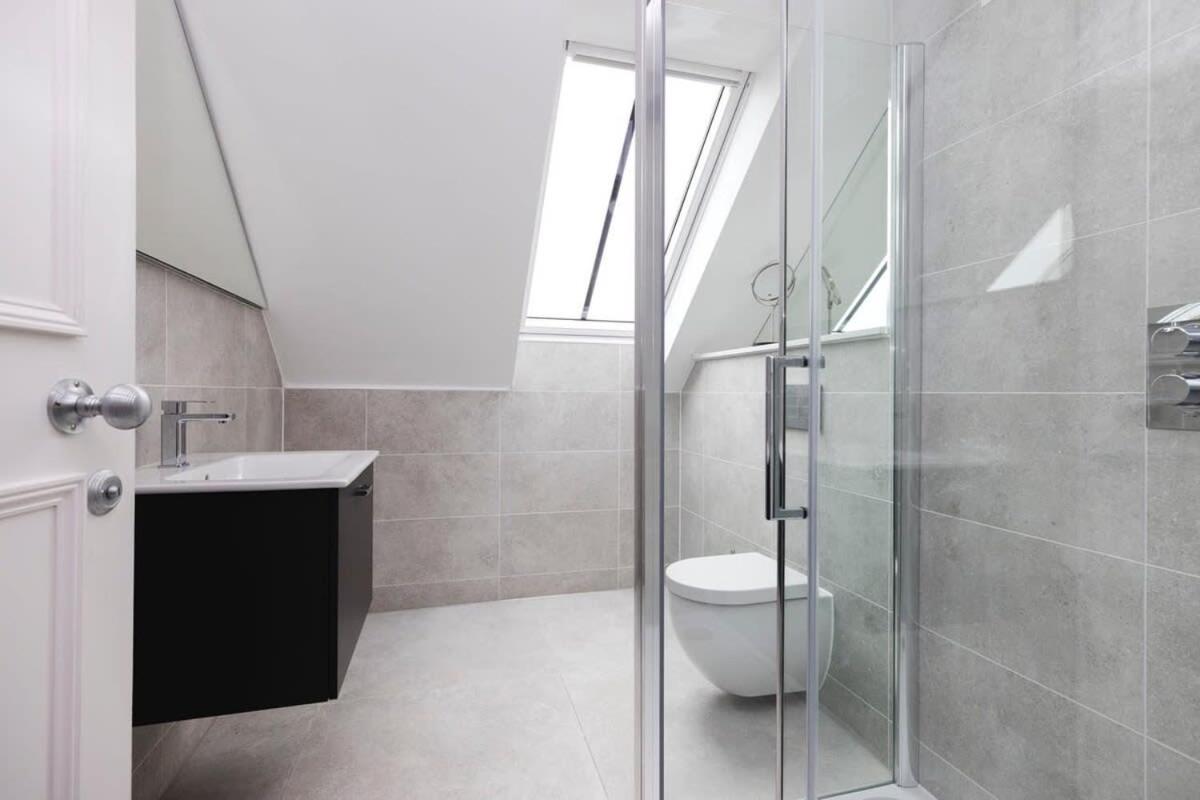 Dragon Suites - City Centre Castle View 1 Bed Apartment エディンバラ エクステリア 写真